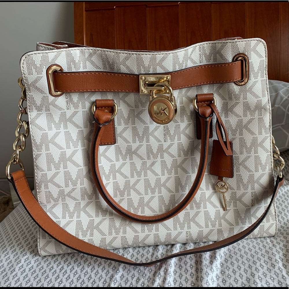 Beautiful Michael Kors purse!